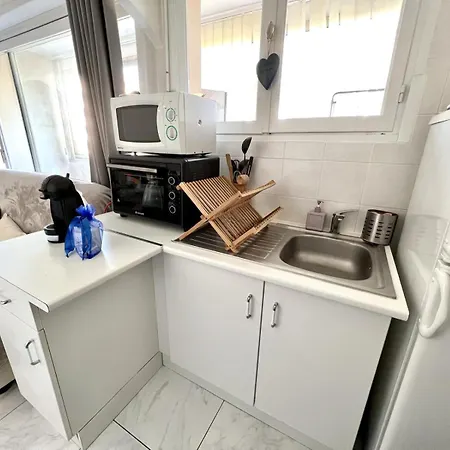Port Apartment *