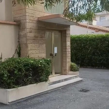 Apartment Port